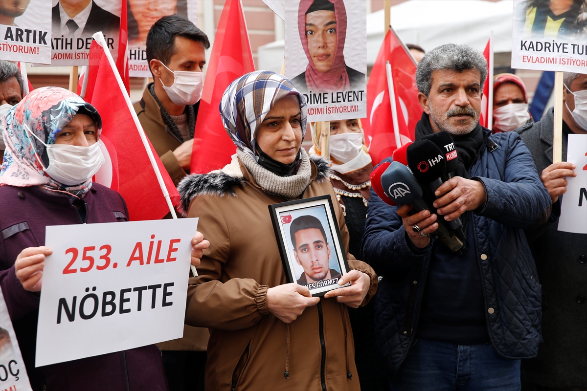 Diyarbakır annelerinin oturma eylemine bir aile daha katıldı