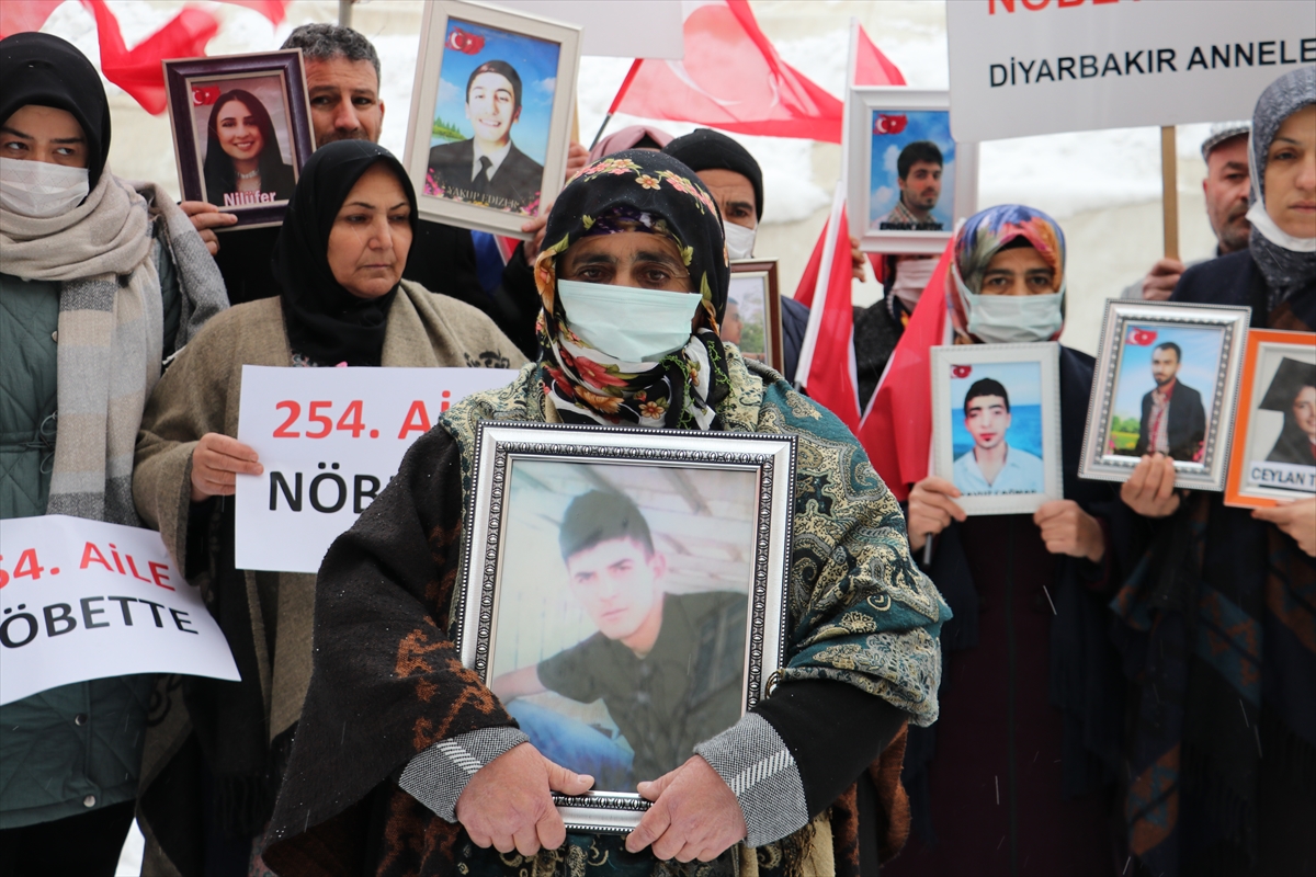 Diyarbakır annelerinin oturma eylemine bir aile daha katıldı