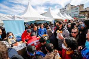 DİYARBAKIR (AA) – Diyarbakır'da düzenlenen "Hamsi Şöleni"nde halay ve horon