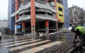 - Kahramanmaraş'ta, görselliği ve çok fonksiyonlu olmaması nedeniyle eleştirilen 18