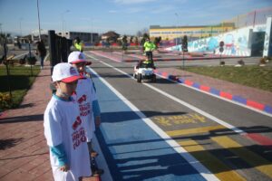 DÜZCE (AA) – Düzce'de emniyet ekipleri, ilkokul öğrencilerine trafik kuralları