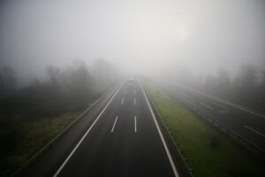 DÜZCE (AA) – Anadolu Otoyolu'nun Düzce geçişinde yoğun sis ulaşımı