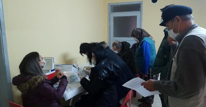 Edirne'de köylerde Kovid-19 aşılama çalışmaları sürüyor