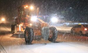 ERZİNCAN (AA) – Erzincan'da etkili olan kar yağışı ve buzlanma