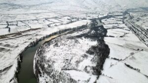 ERZİNCAN (AA) – Erzincan'da, Karasu Nehri'nin oluşturduğu mendereslerin çevresi, kentte