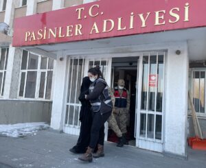 ERZURUM (AA) – Erzurum'un Pasinler ilçesinde tartıştığı eşini kalbinden bıçaklayarak