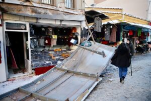 ESKİŞEHİR (AA) – Eskişehir'de bir iş yerine ait karla kaplı