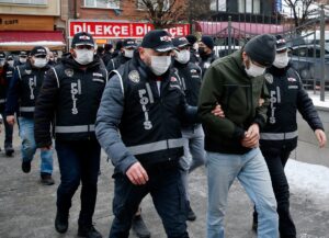 ESKİŞEHİR (AA) – Eskişehir'de polis ekiplerince düzenlenen silah kaçakçılığı operasyonunda