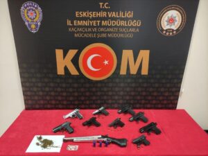 ESKİŞEHİR (AA) – Eskişehir'de silah kaçakçılığının önlenmesine yönelik operasyonda gözaltına