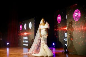 - Finale kalan 15 yarışmacının tasarımları defileyle podyuma taşındı