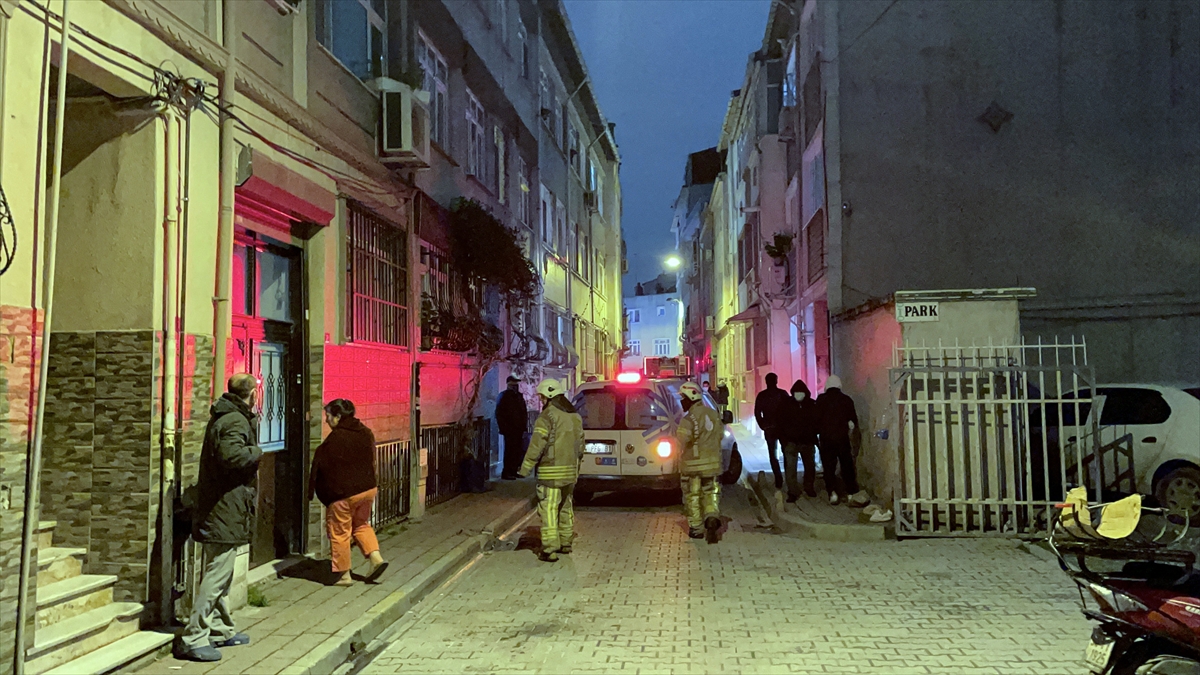 İSTANBUL (AA) – Fatih'te bir kamyonetin doğal gaz panosuna çarpmasının