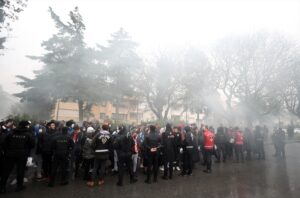 İSTANBUL (AA) – Bir grup Galatasaray taraftarı, yollar ayrılan teknik