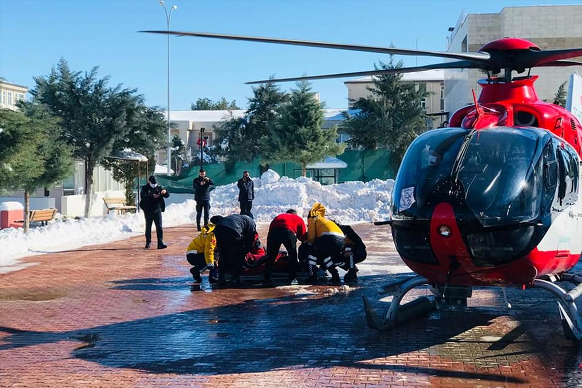 Gaziantep'te doğum riski olan kadın ambulans helikopterle hastaneye yetiştirildi