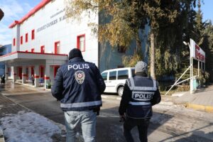 GAZİANTEP (AA) – Gaziantep’in Nizip ilçesinde, tartıştığı eşini tüfekle vurarak