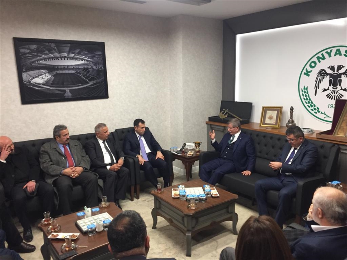 Gelecek Partisi Genel Başkanı Davutoğlu, Konya'da ziyaretlerde bulundu