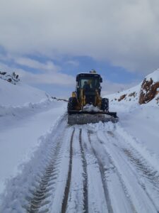 HATAY (AA) – Hatay'ın Yayladağı ilçesinde kar yağışı nedeniyle kapanan