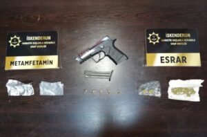 HATAY (AA) – Hatay'ın İskenderun ilçesinde silah kaçakçılığı ve uyuşturucu