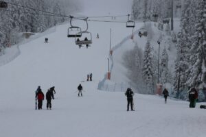 KASTAMONU (AA) – Ilgaz Dağı Kayak Merkezi'nde hafta sonu yoğunluğu