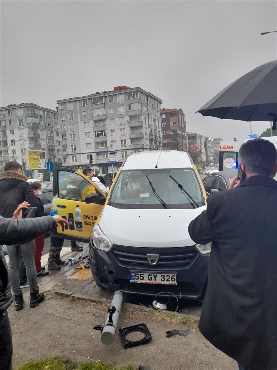 İlkadım Belediye Başkanı Demirtaş'ın makam aracının karıştığı kazada 2 kişi yaralandı
