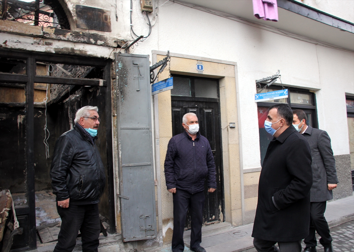 İş yeri yanan semerci ustasına Kaymakamlıktan destek