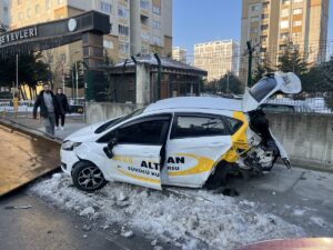 İSTANBUL (AA) – İstanbul’un Küçükçekmece ilçesinde otomobilin çarptığı sürücü kursu