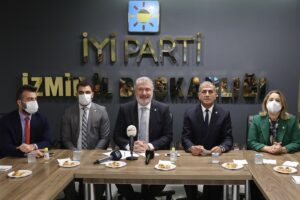 -"Güçlendirilmiş bir parlamenter sistem, eski parlamenter sistemin hem mevzuattaki eksikleri