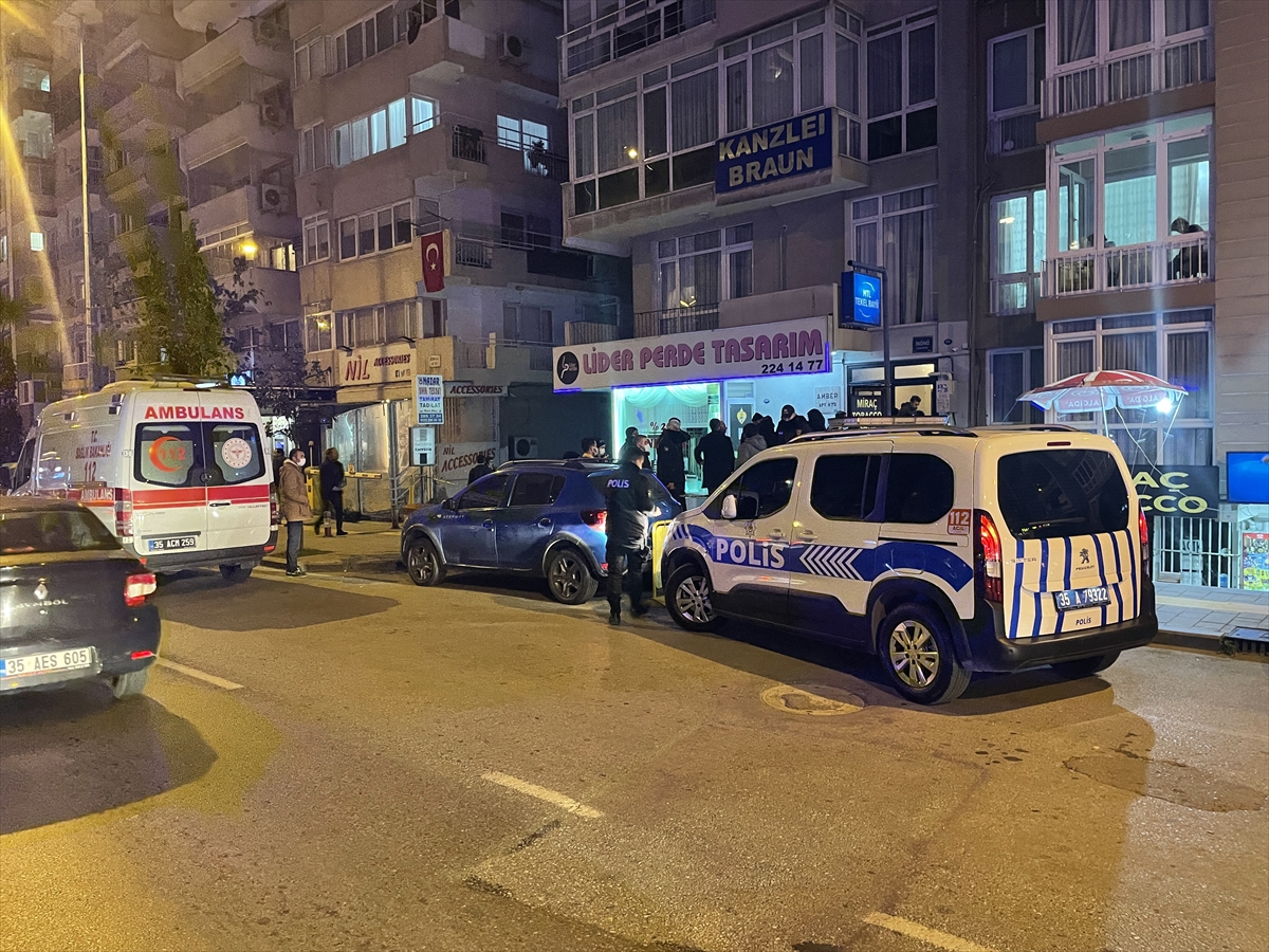 İzmir'de apartman girişinde hareketsiz yatan kişinin öldürüldüğü belirlendi