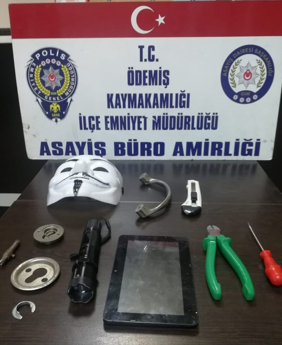 İzmir'de evden hırsızlık yaparken yakalanan 3 kişi tutuklandı