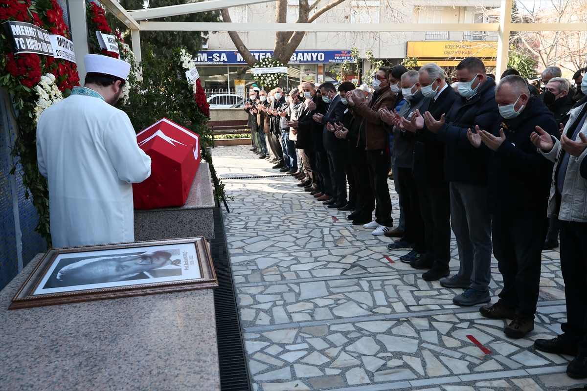 GÜNCELLEME – İzmir'de vefat eden duayen tiyatrocu Bozkurt Kuruç, son yolculuğuna uğurlandı