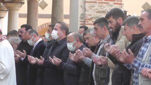 İZMİR (AA) – İzmir'in Bayındır ilçesinde bir evde çıkan yangında