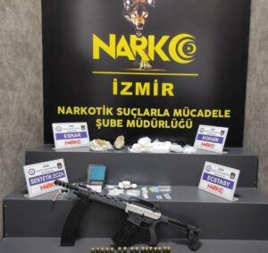 - Operasyonda 1 kilo 492 gram kokain ile 374 gram