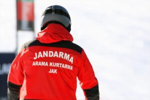 - Ülke genelindeki 31 kayak merkezinde 263 jandarma arama kurtarma