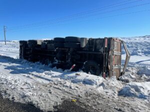 KAHRAMANMARAŞ (AA) – Kahramanmaraş'ın Türkoğlu ilçesinde tırın devrilmesi sonucu ulaşıma