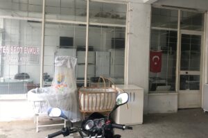 ANTALYA (AA) – Antalya'nın Serik ilçesinde ikinci el eşya satışı