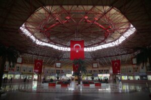 GAZİANTEP (AA) – Etkili olan kar nedeniyle çatısında çökme riski