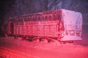 ANTALYA (AA) – Kar yağışı nedeniyle ulaşıma kapanan Antalya'yı Konya'ya