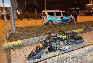 KARABÜK (AA) – Karabük'te otomobil ve motosikletin çarpışması sonucu yaralanan