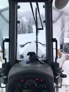 KASTAMONU (AA) – Kastamonu'da bir iş makinesi operatörü, karlı yolları