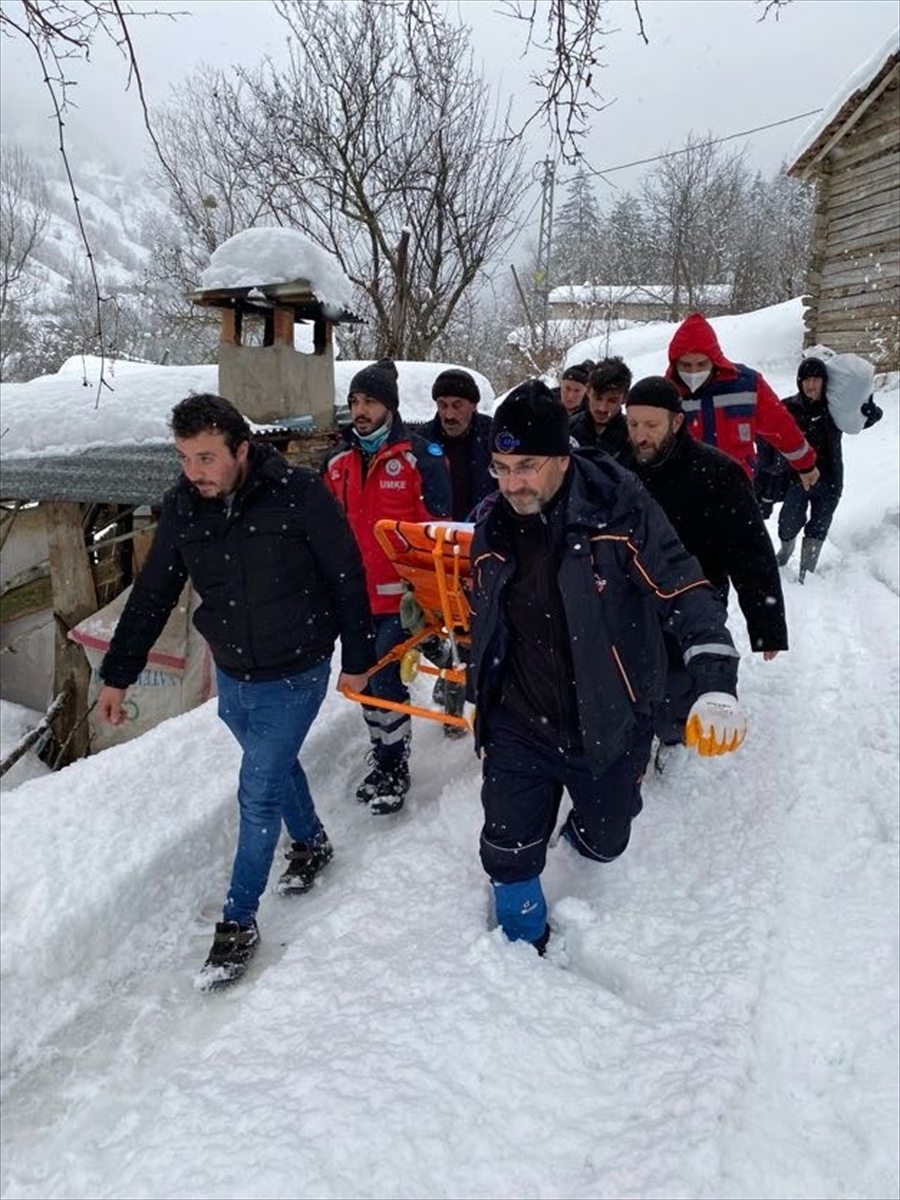 Kastamonu'da AFAD ve UMKE zorlu kış şartlarında hastalara hizmet veriyor