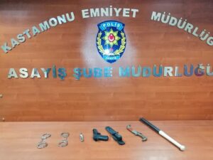 KASTAMONU (AA) – Kastamonu'da kendilerini dolandırdığını öne sürdükleri zanlıyı yakalayıp