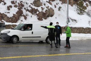 KAYSERİ (AA) – Kayseri'den Erciyes'e yoğun kar yağışı ve tipi