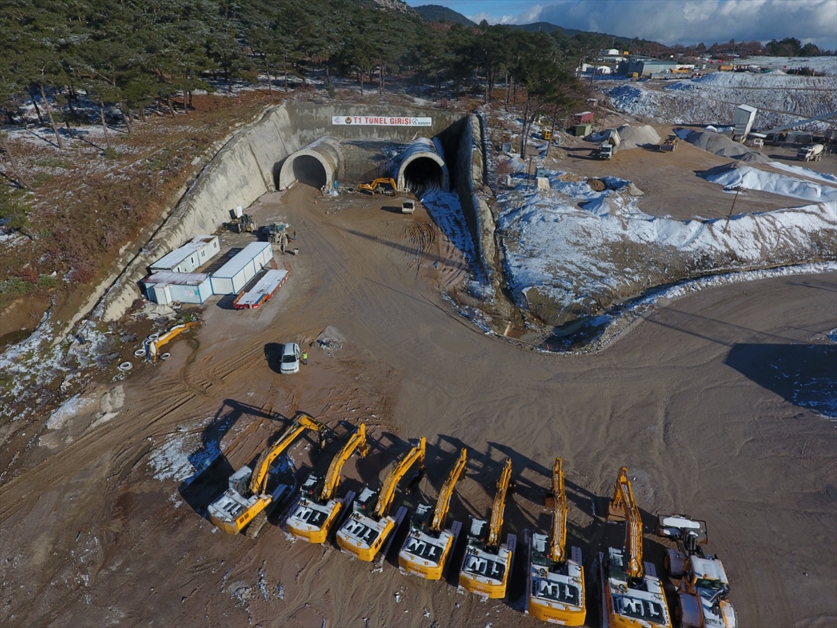 Kaz Dağları'ndan geçişi kısaltacak Ayvacık T-2 Tüneli'nde yarın ışık görünecek