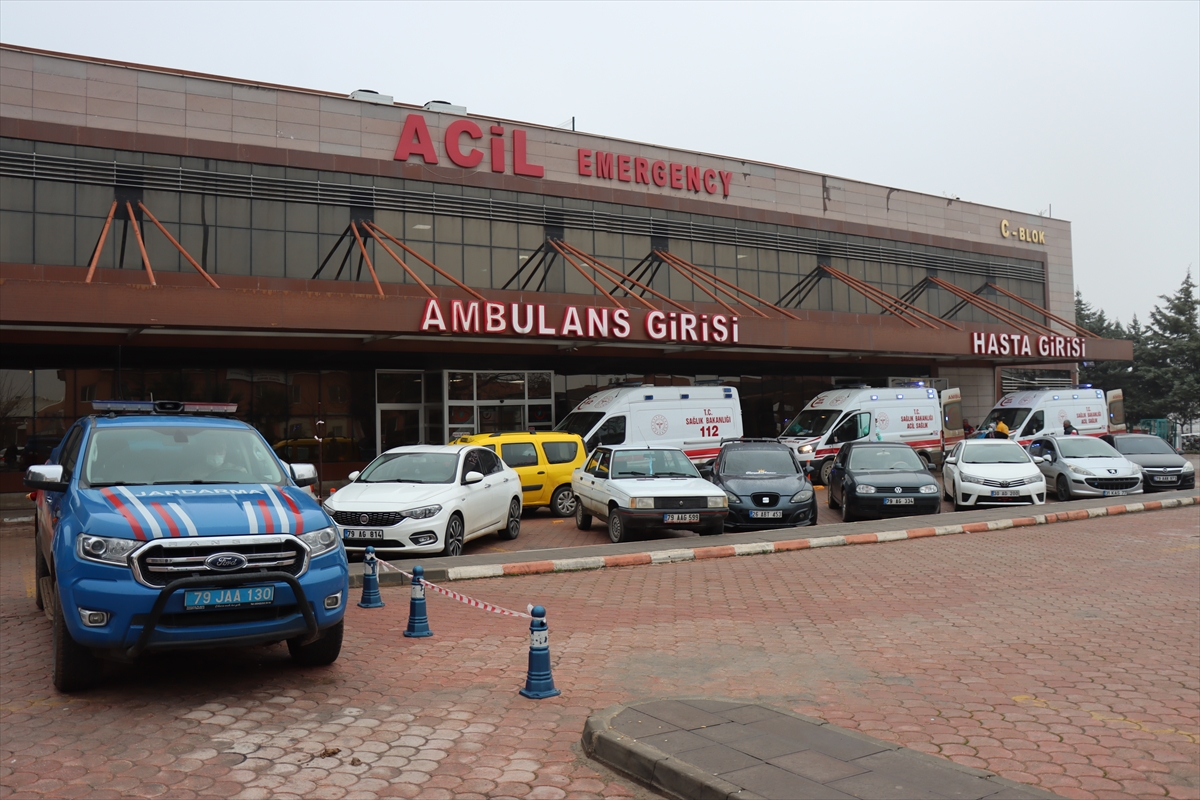Kilis'te yasa dışı yollardan Türkiye'ye geçerken mayına basan 2 kişi ağır yaralandı