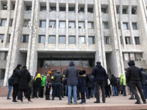 BİŞKEK (AA) – Kırgızistan'da bir grup aktivist, Meclis'ten, Kazakistan'a Kolektif