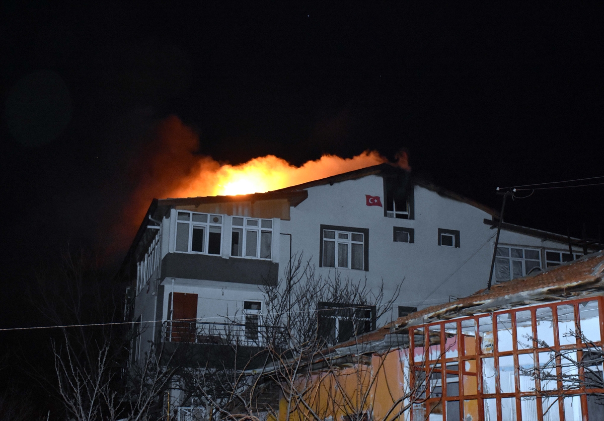 Kırıkkale'de müstakil evin çatısı yandı
