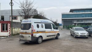 KOCAELİ (AA) – Kocaeli'nin Başiskele ilçesinde lastik fabrikasında makineye sıkışan