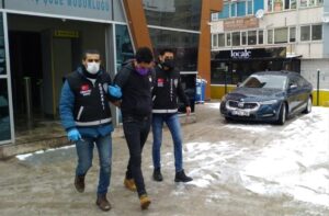 KOCAELİ (AA) – Kocaeli'nin Gölcük ilçesinde bir kişinin tabancayla vurularak