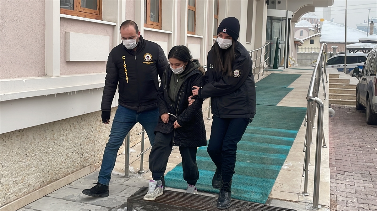 Konya'da tartıştığı kızının itmesi sonucu başını zemine çarpan anne öldü