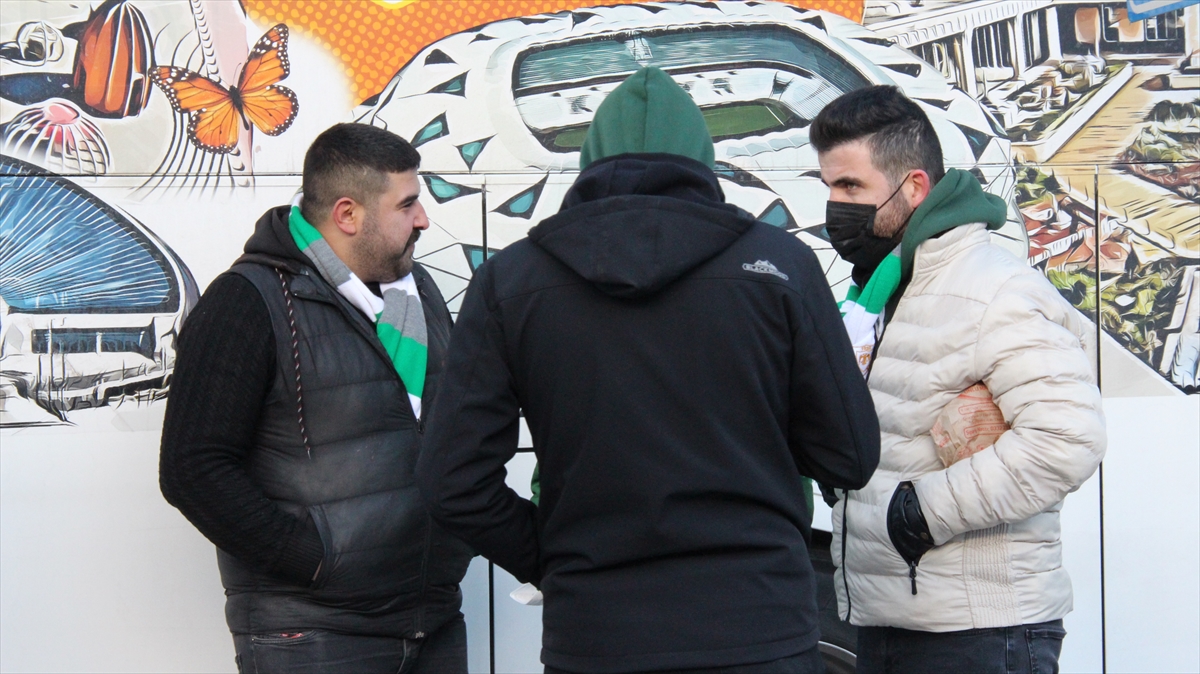 Konyasporlu taraftarlar kazada ölen futbolcu Ahmet Çalık'ın kabrini ziyaret edecek