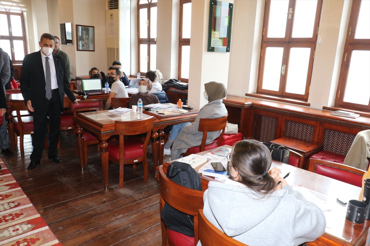 Kütüphanenin pazar günü de açılması talebine Vali Karaömeroğlu'dan olumlu yanıt